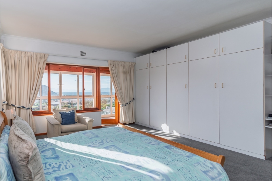 4 Bedroom Property for Sale in Fish Hoek Western Cape